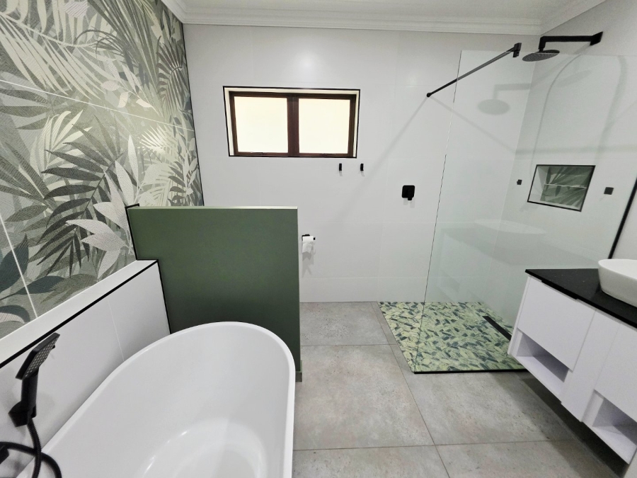 5 Bedroom Property for Sale in Langenhovenpark Free State